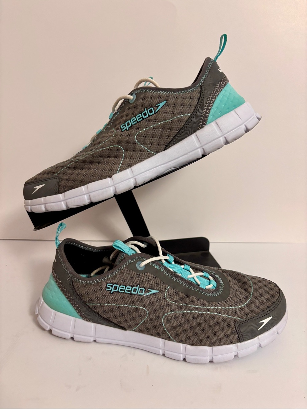 Speedo Women's Gray & Teal Athletic Water Shoes size 8